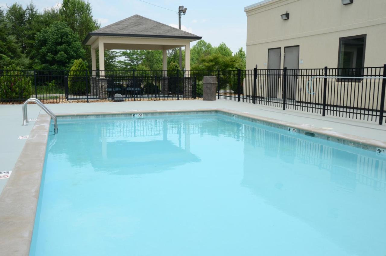 Baymont By Wyndham Clarksville Exterior foto