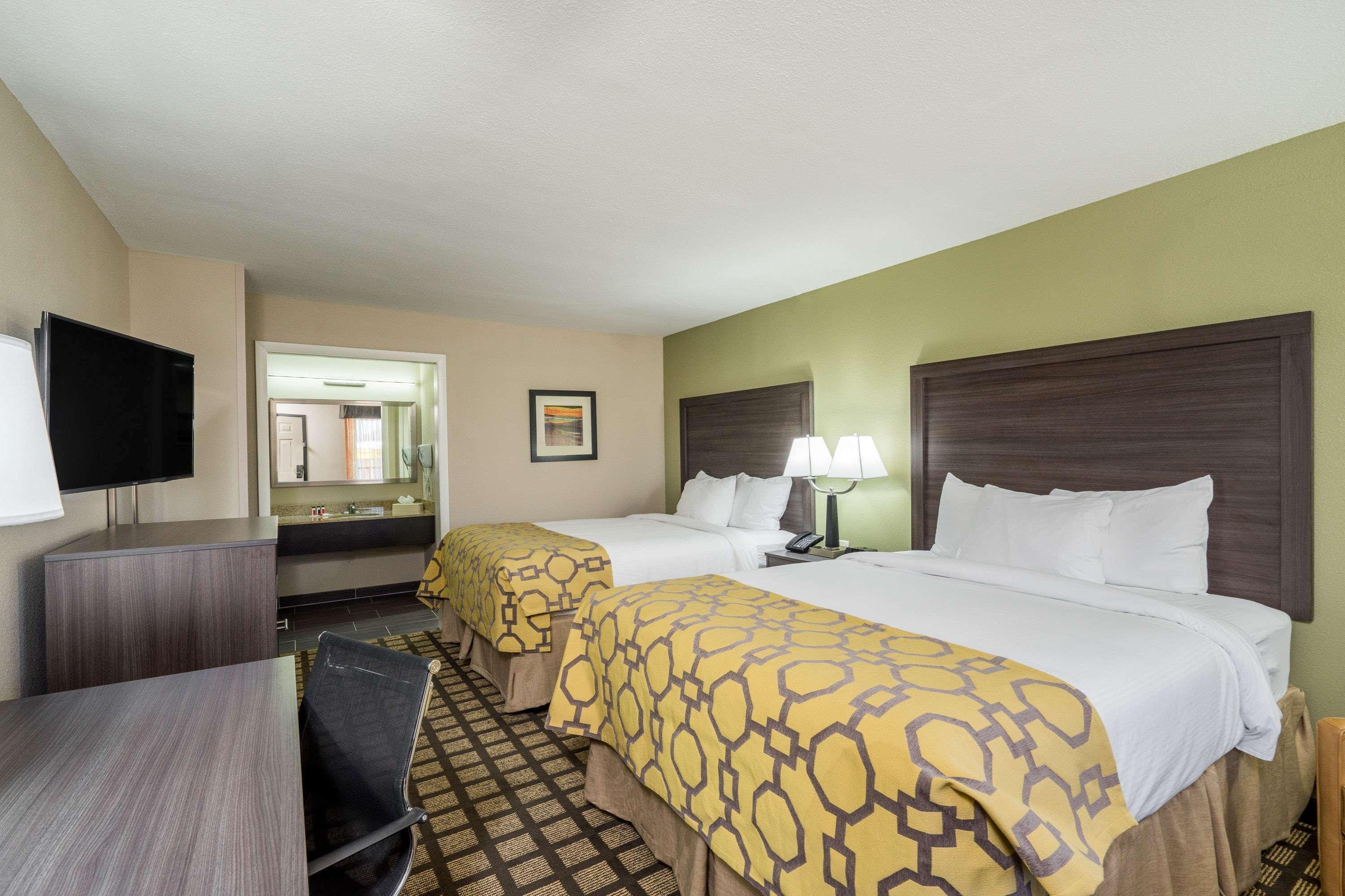 Baymont By Wyndham Clarksville Exterior foto
